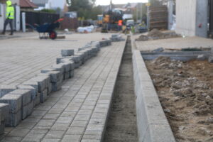 Roboty Ziemne Gravel - Usługi Brukarskie - Wynajem Maszyn Budowlanych - Transport Materiałów Sypkich